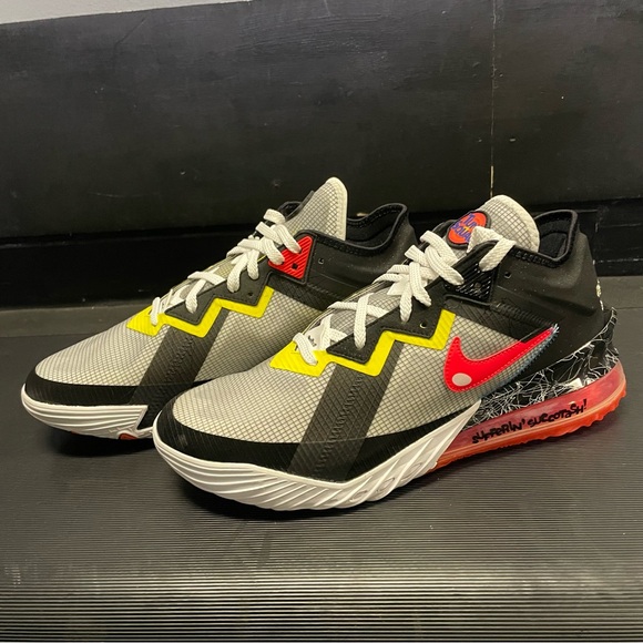 NIKE
LeBron 18 Low 'Sylvester vs Tweety Space Jam' Athletic Sneakers - Picture 9 of 16